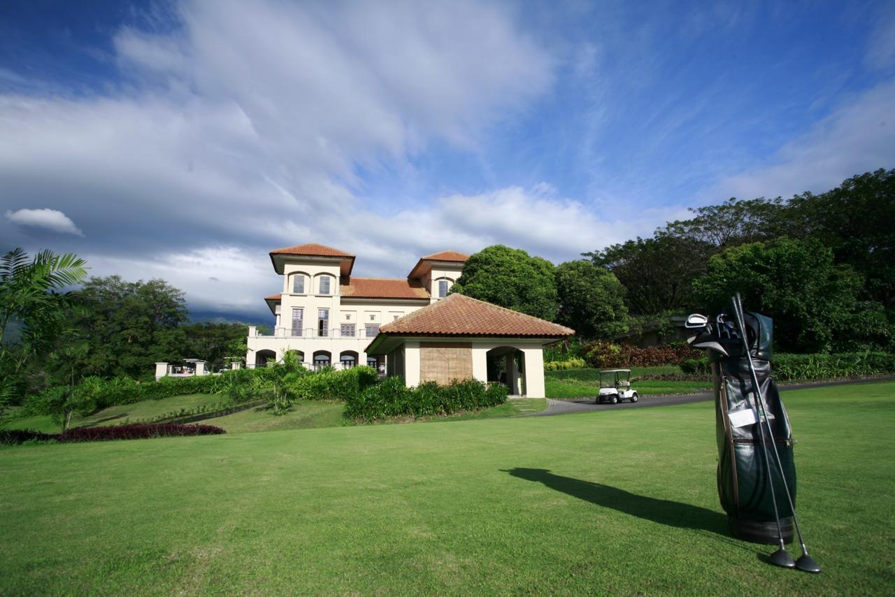 Finna Golf & Country Club Prigen Exteriér fotografie