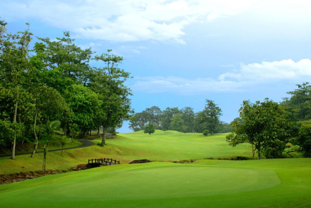 Finna Golf & Country Club Prigen Exteriér fotografie
